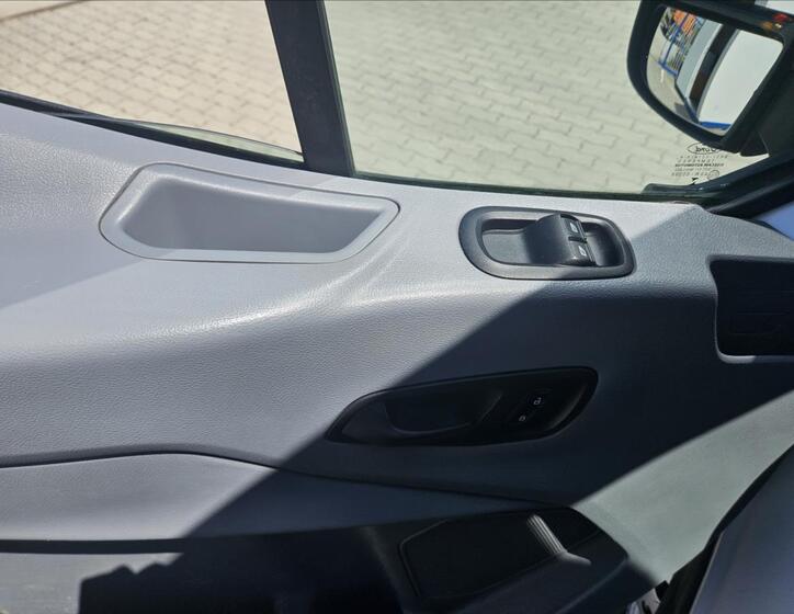 Ford Transit 8