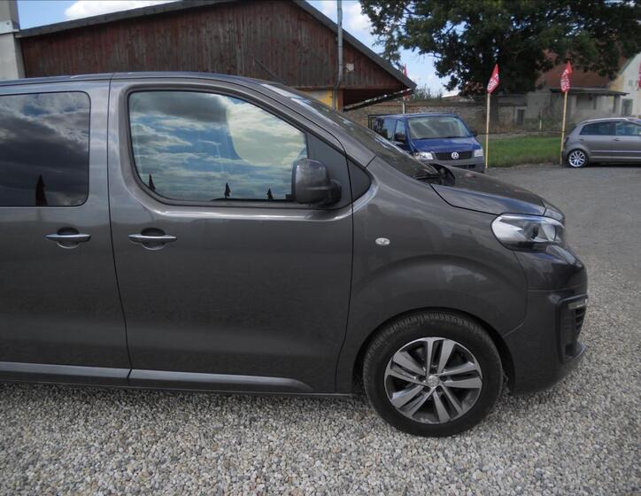 Peugeot Traveller 4