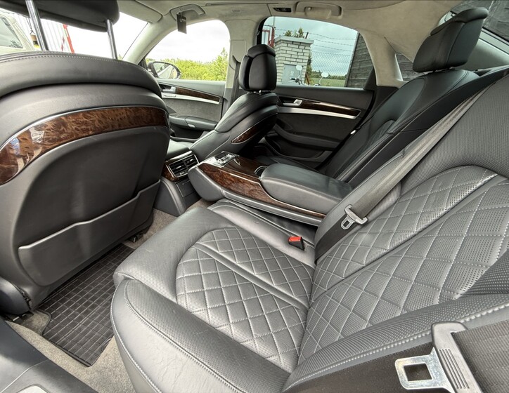 Audi A8 36