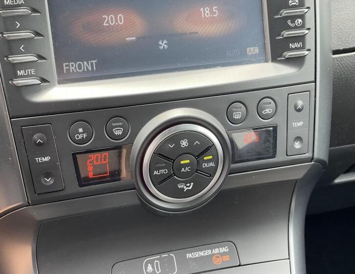 Toyota Verso 25