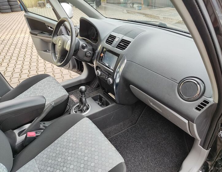 Suzuki SX4 11