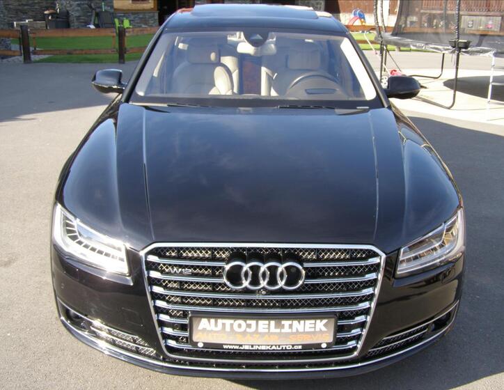 Audi A8 9