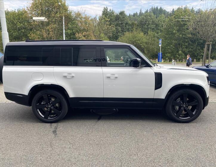 Land Rover Defender 6