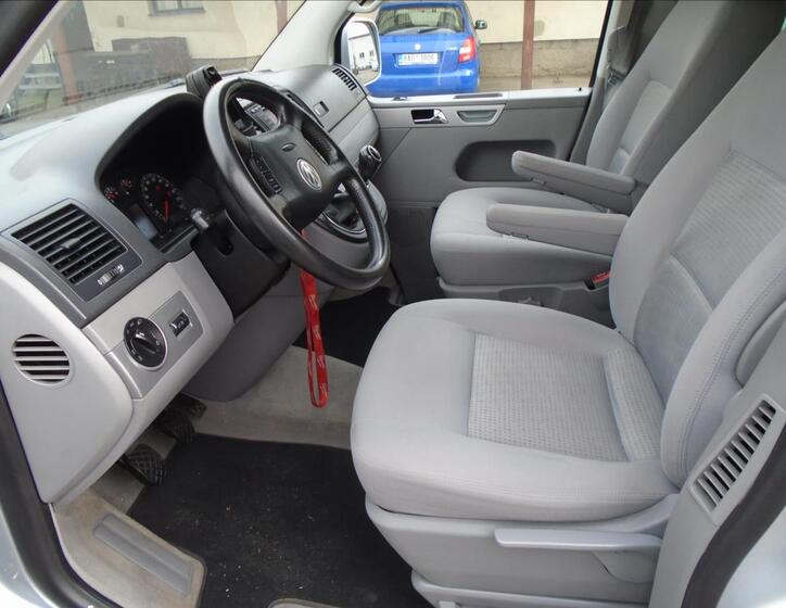 Volkswagen Multivan 10