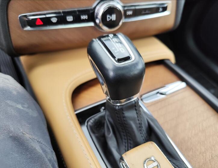 Volvo XC90 24