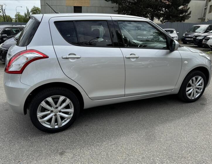 Suzuki Swift 13
