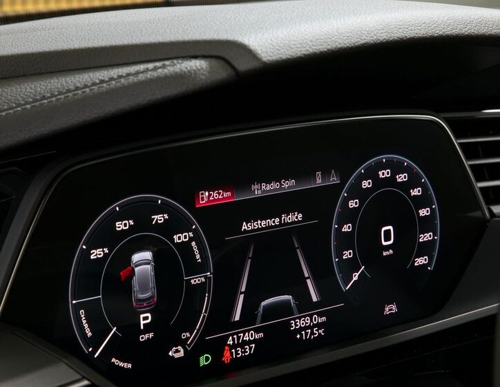 Audi e-tron 35