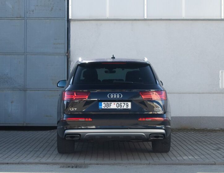 Audi Q7 6