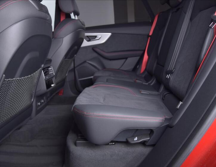 Audi Q8 10