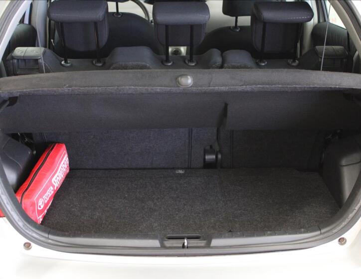 Toyota Yaris 8