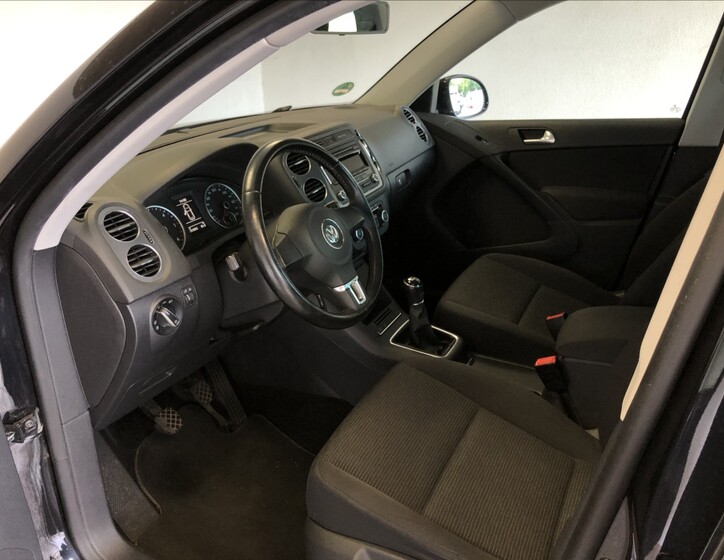 Volkswagen Tiguan 9