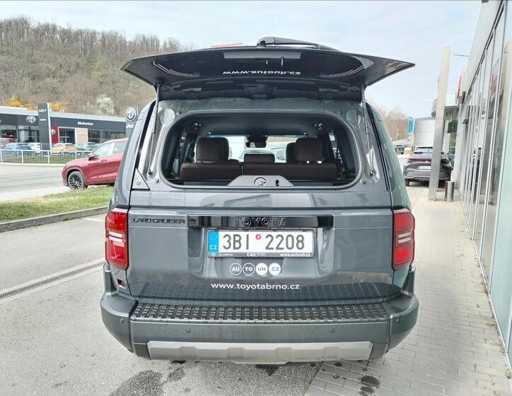 Toyota Land Cruiser 8