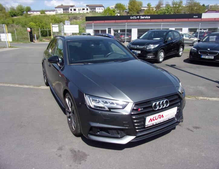 Audi S4 1
