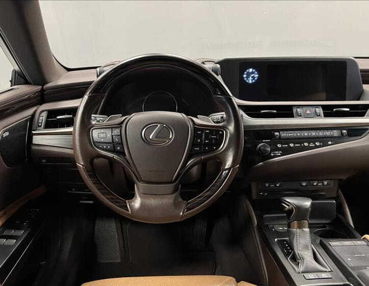 Lexus ES 300h 5