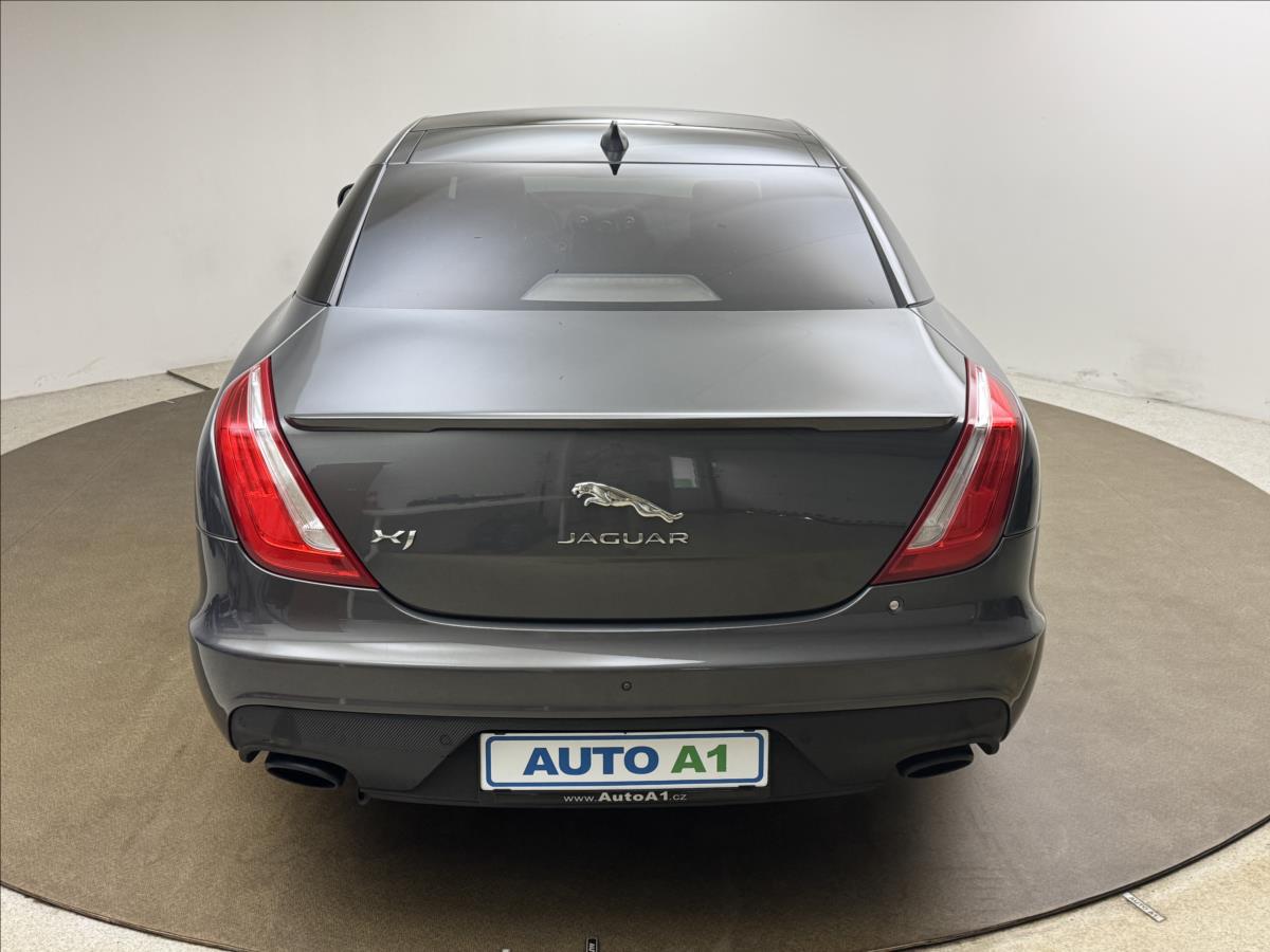 Jaguar XJ