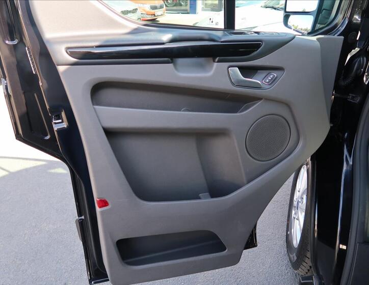 Ford Tourneo Custom 30