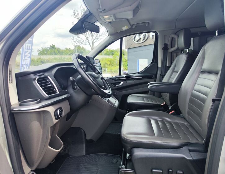 Ford Tourneo Custom 16