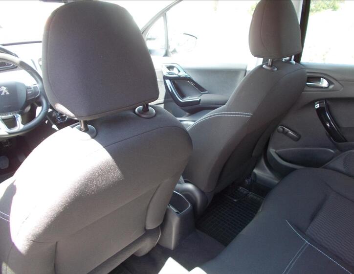 Peugeot 208 15