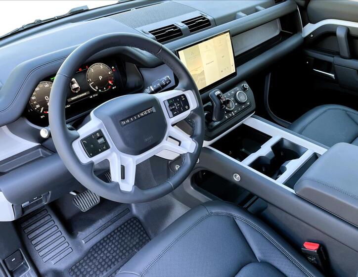 Land Rover Defender 15