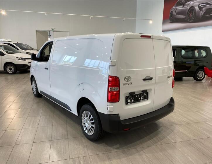 Toyota ProAce 8