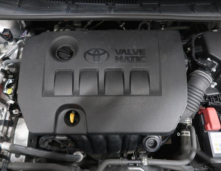 Toyota Avensis 9