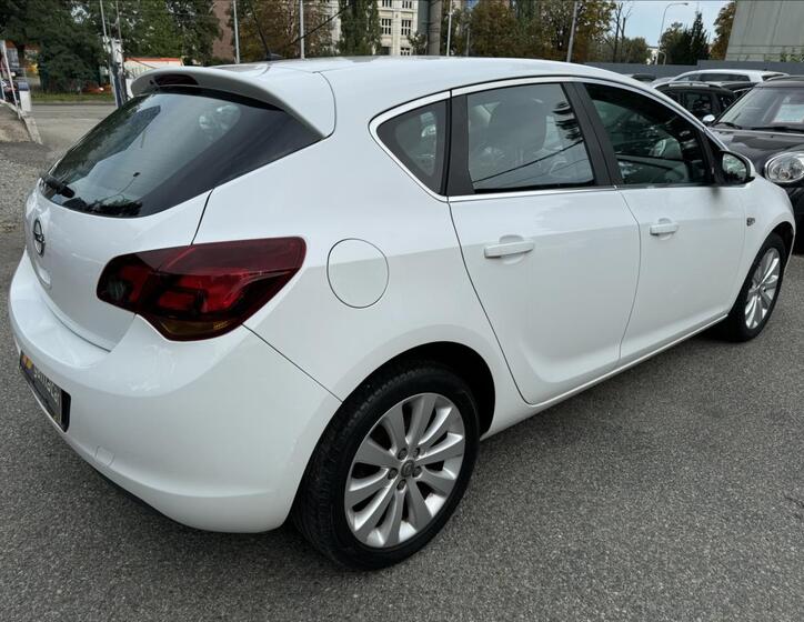 Opel Astra 9