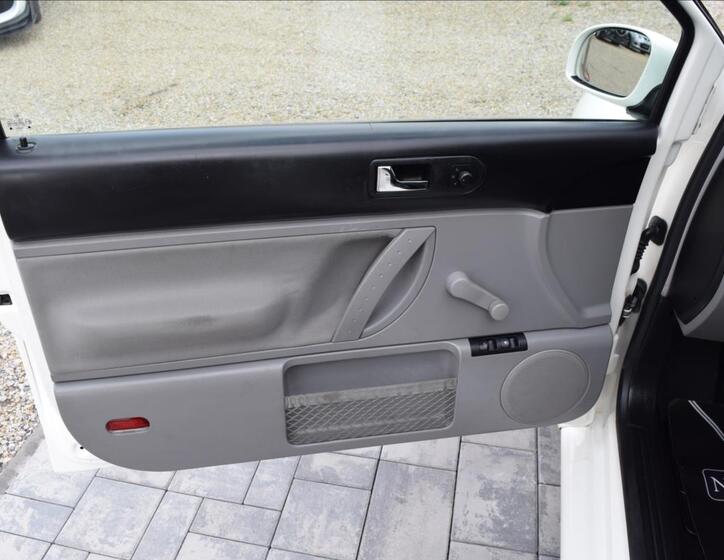 Volkswagen New Beetle 25