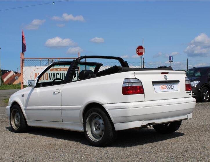 Volkswagen Golf 16