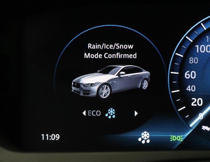 Jaguar XE 31