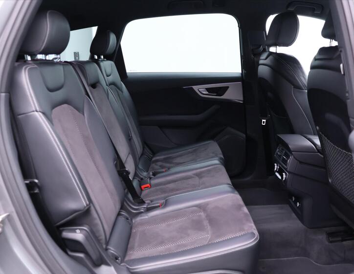 Audi Q7 17