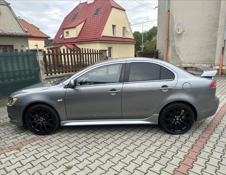 Mitsubishi Lancer 8