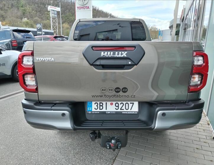 Toyota Hilux 6