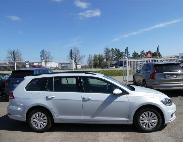 Volkswagen Golf 11
