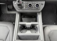 Land Rover Defender 22