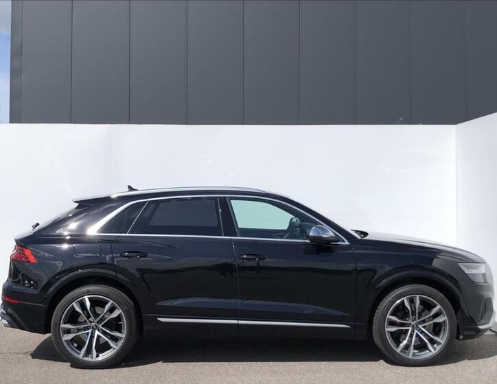 Audi SQ8 10
