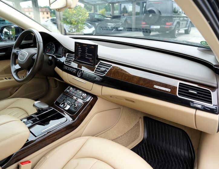 Audi A8 24