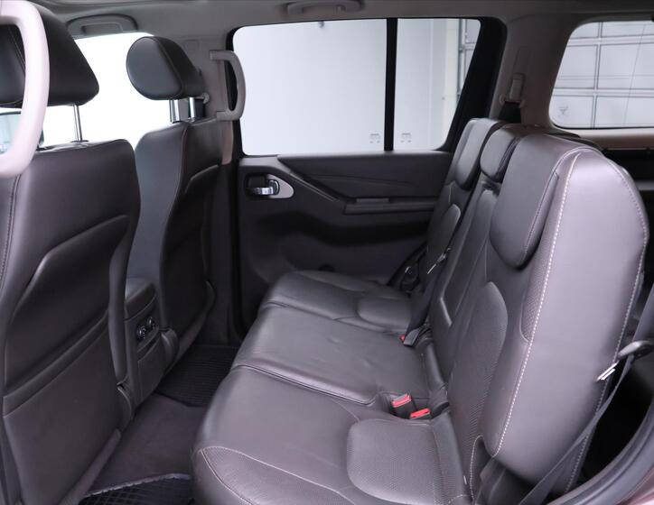 Nissan Pathfinder 16
