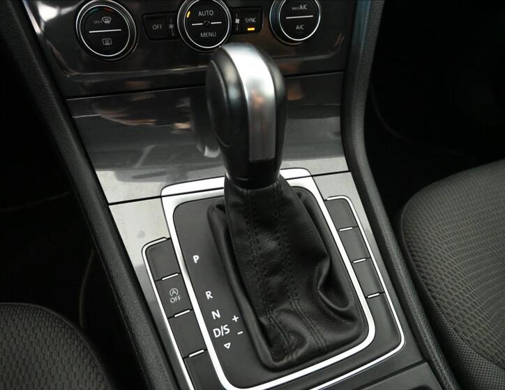 Volkswagen Golf 21