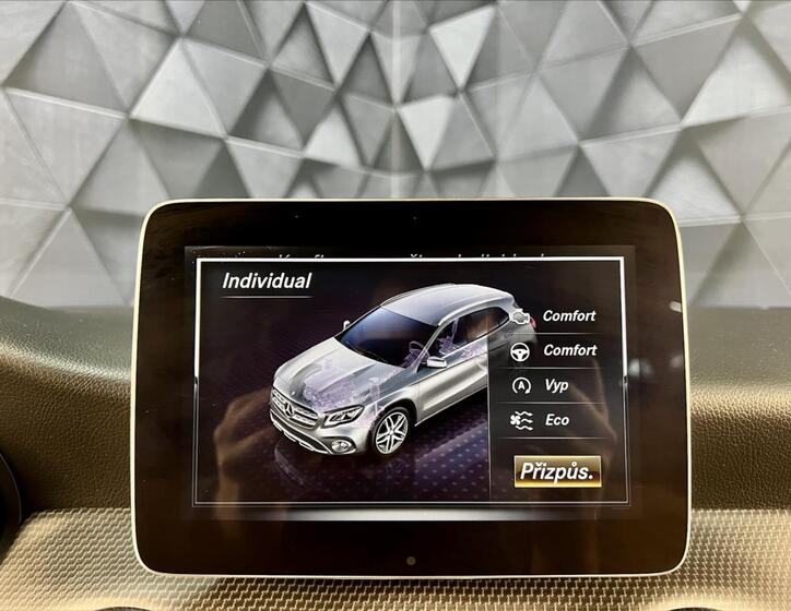 Mercedes-Benz GLA 17