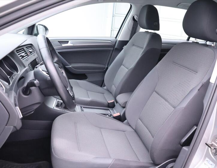 Volkswagen Golf 12