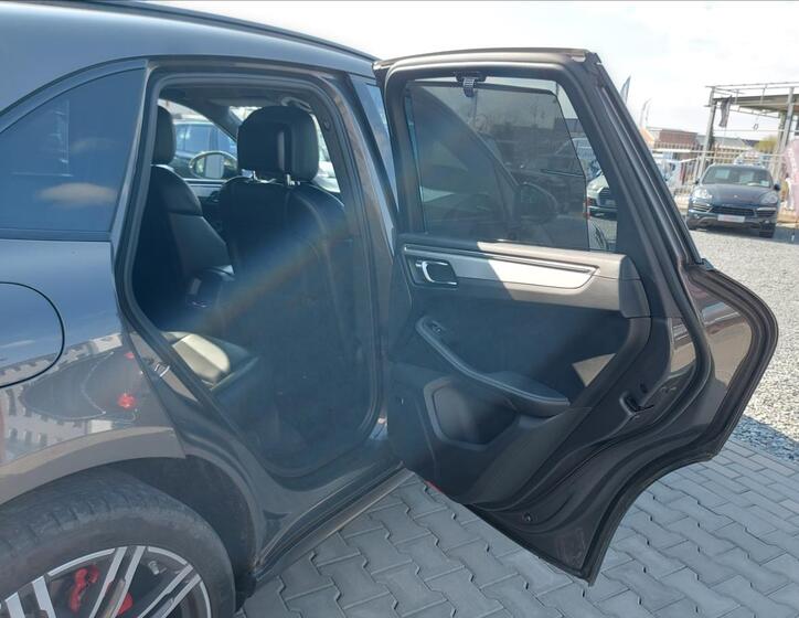 Porsche Macan 16