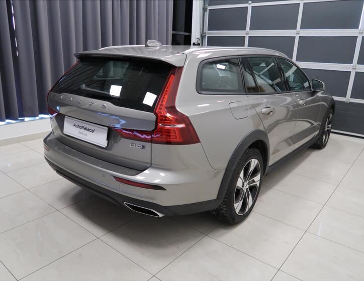 Volvo V60 4
