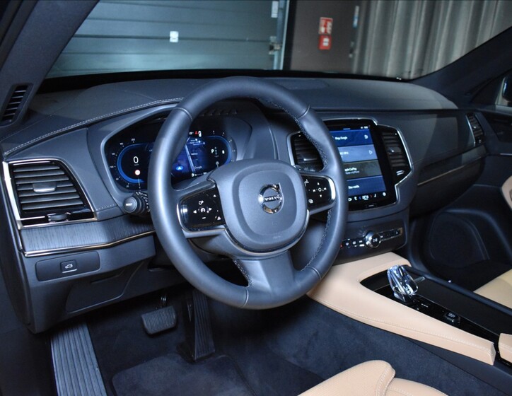 Volvo XC90 13