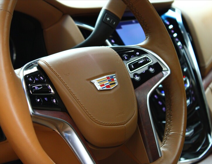 Cadillac Escalade 8