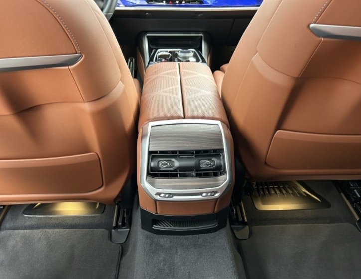 BMW i7 35