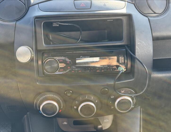 Mazda 2 11