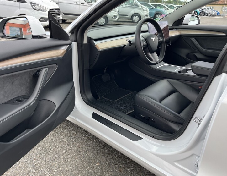 Tesla Model 3 47