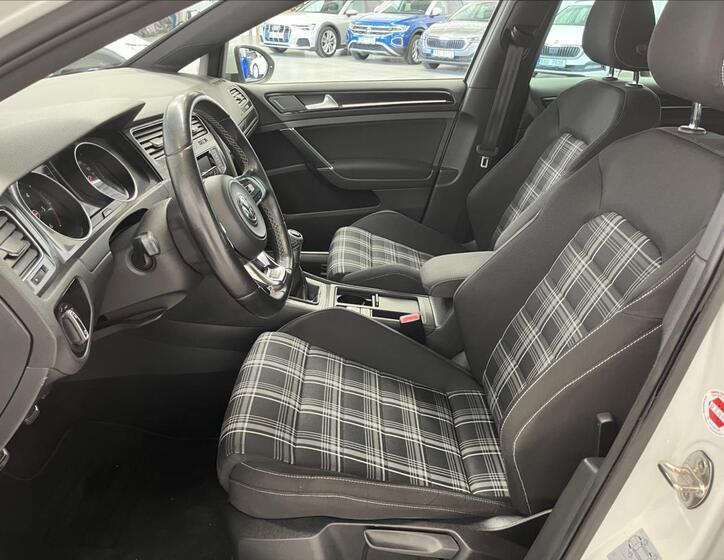 Volkswagen Golf 20