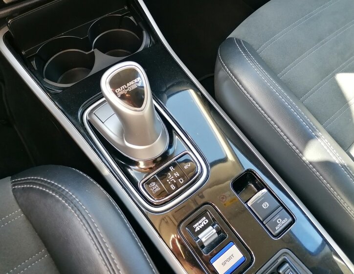 Mitsubishi Outlander 12