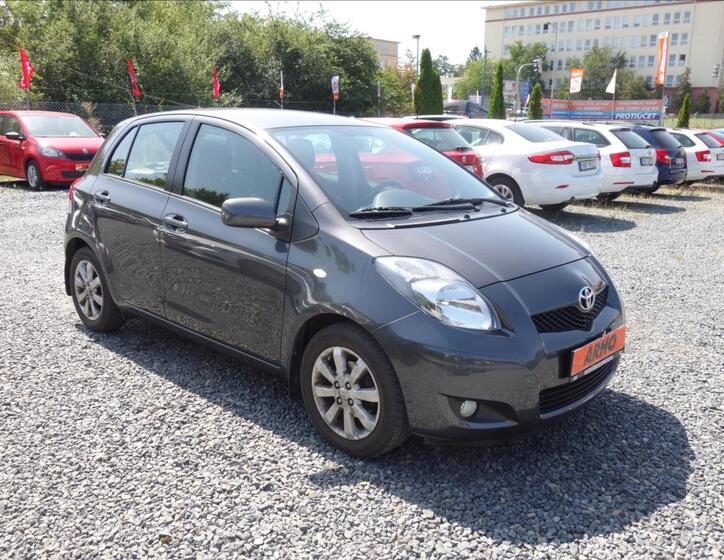 Toyota Yaris 1